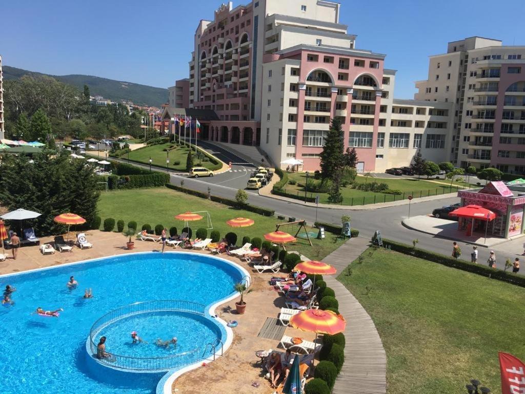 Apartment Sunny Beach Plaza 100 M Sea Buitenkant foto
