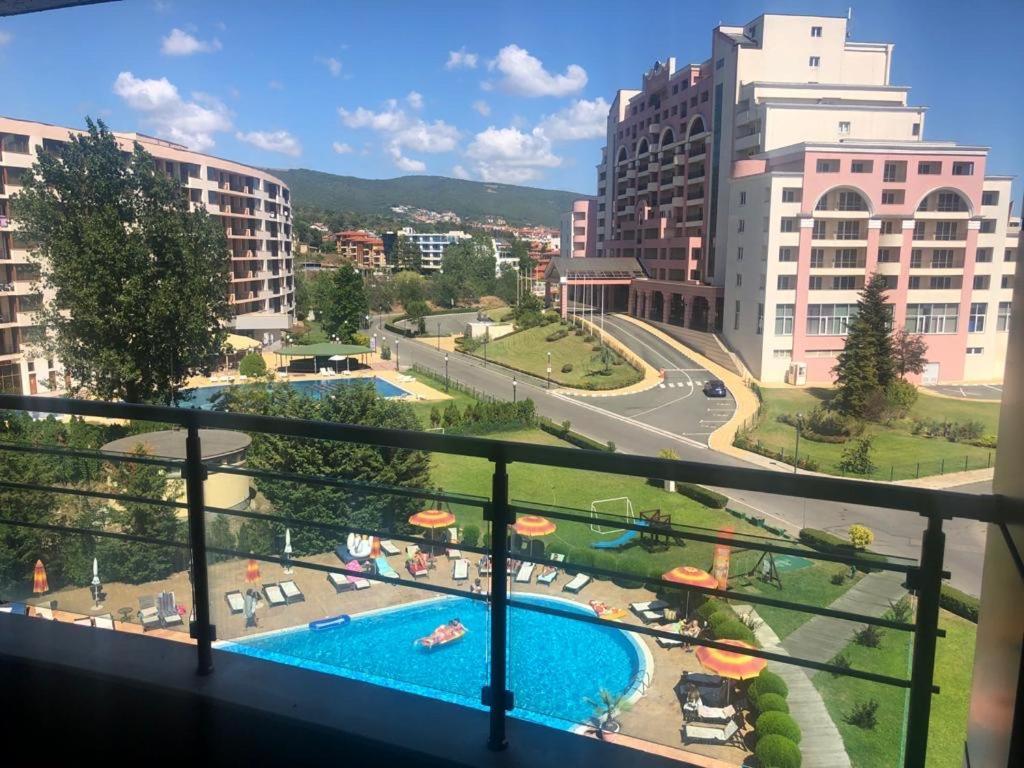 Apartment Sunny Beach Plaza 100 M Sea Buitenkant foto