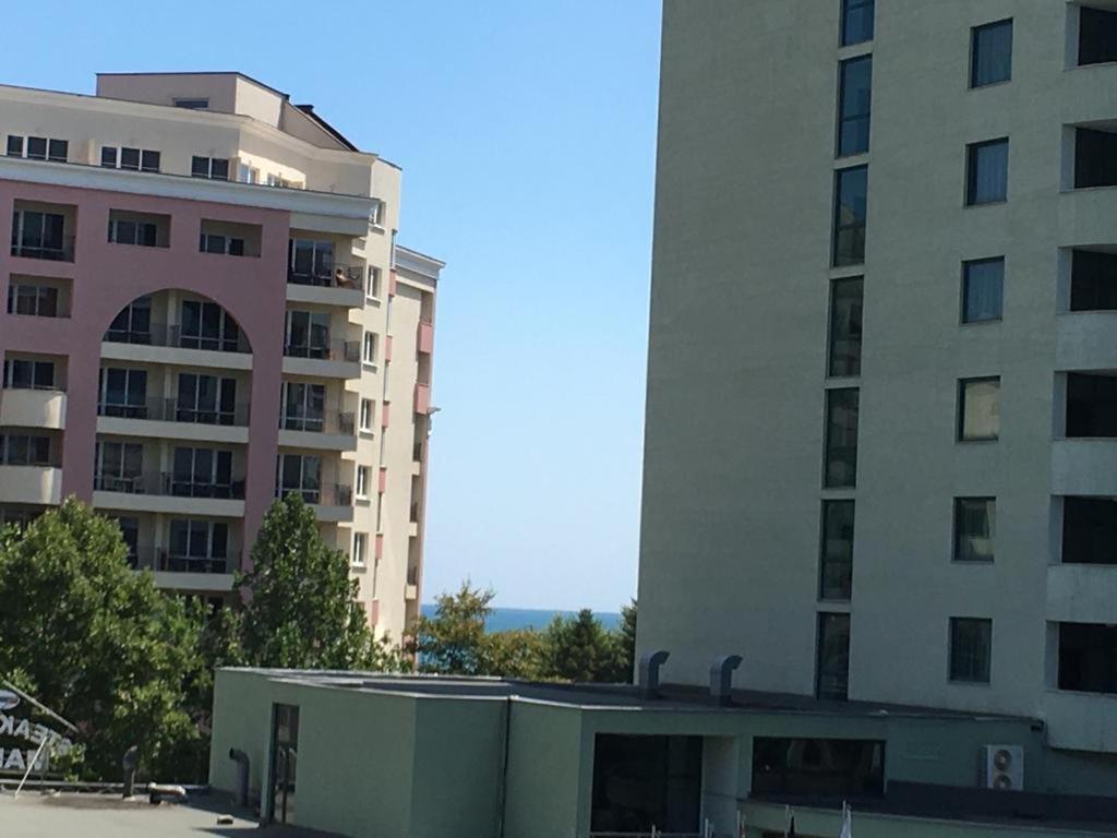 Apartment Sunny Beach Plaza 100 M Sea Buitenkant foto